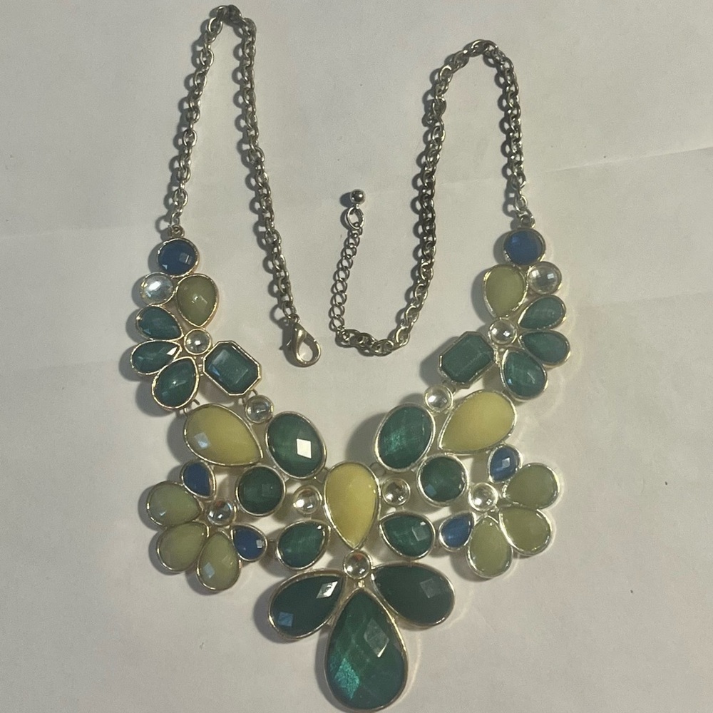 Elegant Silver tone and Green Floral Statement Necklace 20” Length